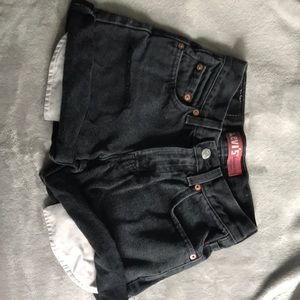 Levi’s relaxed fit 550 jean cut off shorts